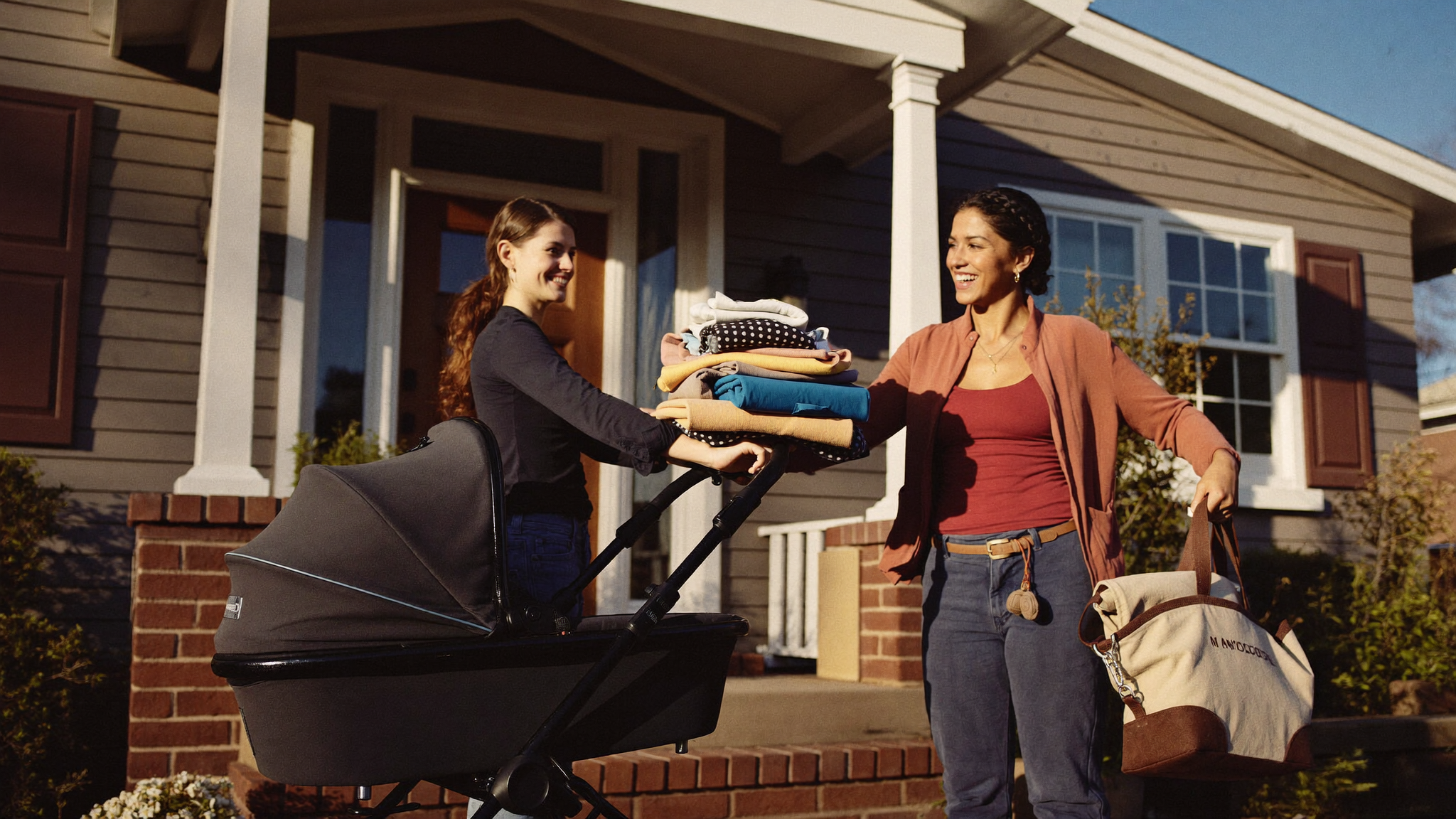 Two parents exchanging kids' gear via Renest